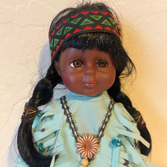 Vintage Native American Doll - Picture 2 of 5
